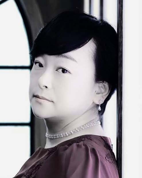 渕田嗣代(ソプラノ)