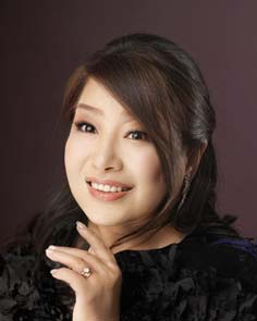 穗積磨矢子(ソプラノ)